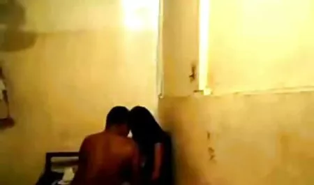 Các cô gái, đánh một phim set hay moi nhat gã đến uống trong nhà bếp.