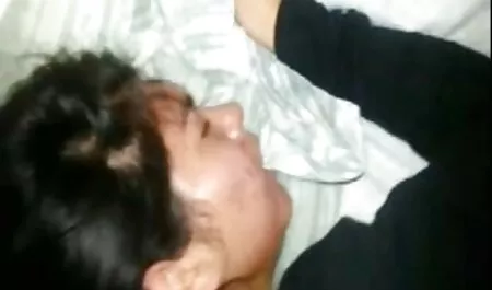 Sau một thời gian ngắn, Thổi kèn, các chàng trai, đặt sô cô la phim set nhat bang với sô cô la trên ung thư và bắt đầu chết tiệt sâu sắc. Trong suốt bộ phim Baba vô cùng rên rỉ