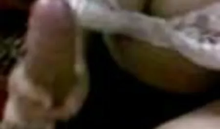 Một người đàn ông trống khó người nghèo, tra tấn cơ phim set nhat moi thể trẻ của mình. Các cô gái yêu cầu giúp đỡ out loud, nhưng dần dần cô bắt đầu giống như cô và có một cảm giác khó quên.