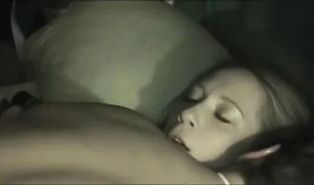 Cô gái tóc phim set moi nhat ban vàng nhỏ trong văn phòng