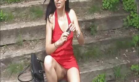 Tóc phim set nhat ban 18 vàng trong nylon và giày cao gót.