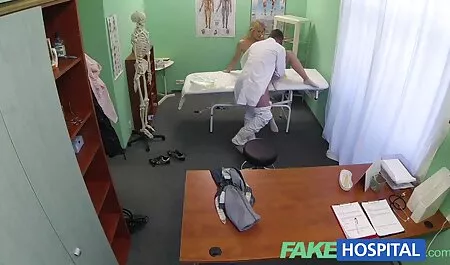 Giê bị mắc kẹt khổng phim set hay nhat nhat ban lồ của ông tóc vàng trong miệng